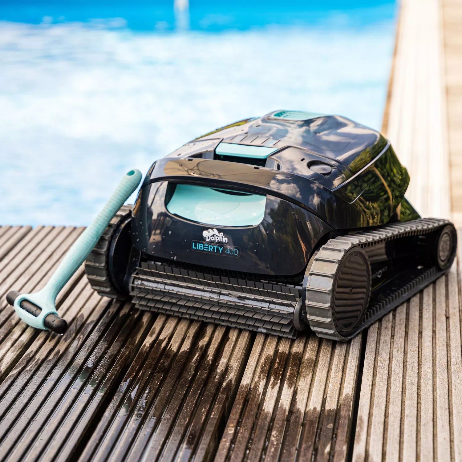 Dolphin Liberty 400 Poolroboter kabellos mit Akku App-Steuerung Wasserlinie 10x4m