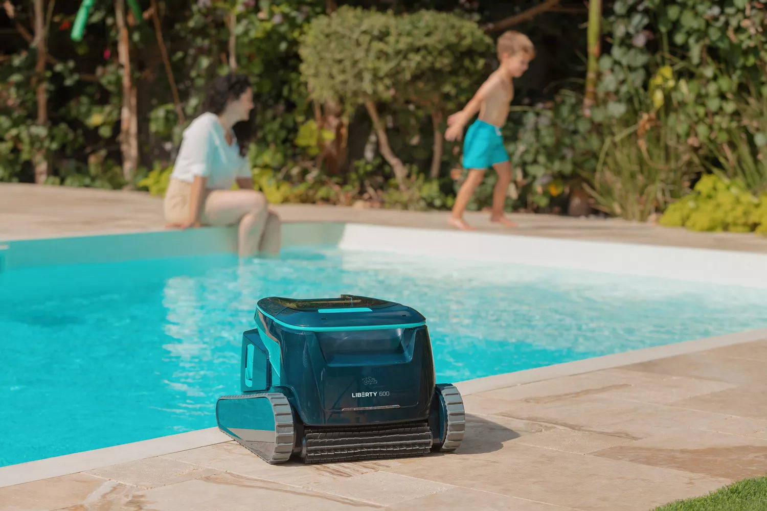 Dolphin Liberty 600 Poolroboter Kabellos – Bis 15 m – Treppenreinigung, App, 2 Wochen Betrieb, Boden Wand Wasserlinie